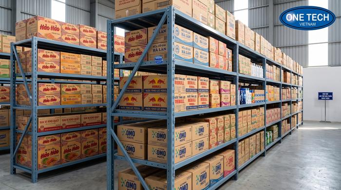 Kệ sắt lỗ công nghiệp lưu trữ hàng FMCG Kệ sắt lỗ công nghiệp cho kho FMCG tại Vĩnh Long